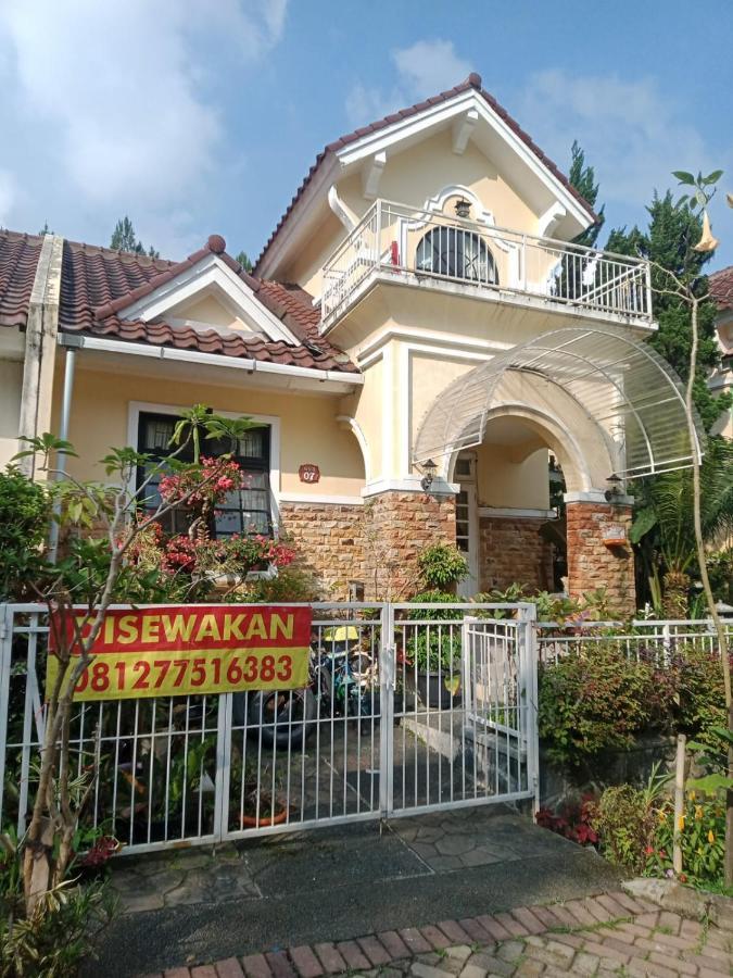 Villa Kota Bunga Cipanas 3 Kamar Baru Renovasi Full Wifi Cikundul Esterno foto